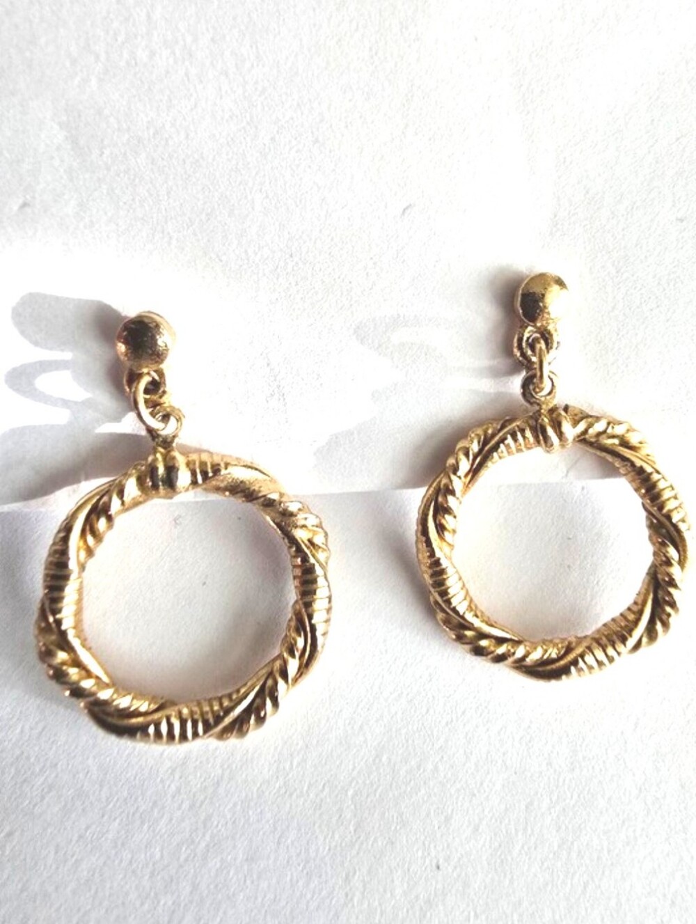 Vintage circle earrings gold tone round open pierced dainty classic hoop